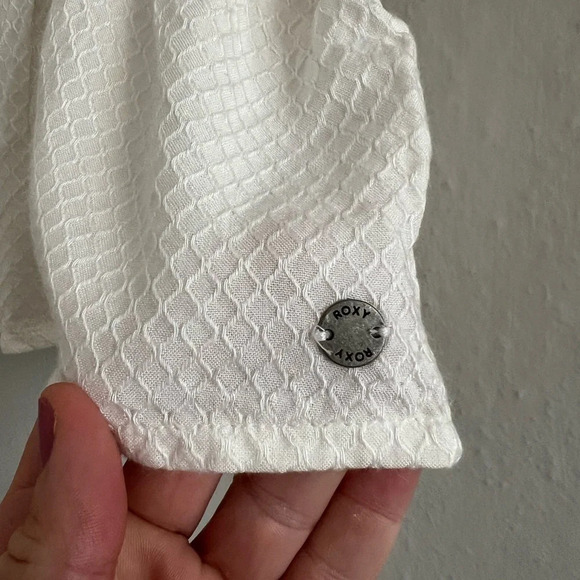 ROXY Ivory Textured Cropped Top Short Sleeve V Neck Peplum hem Size XL - Picture 7 of 12
